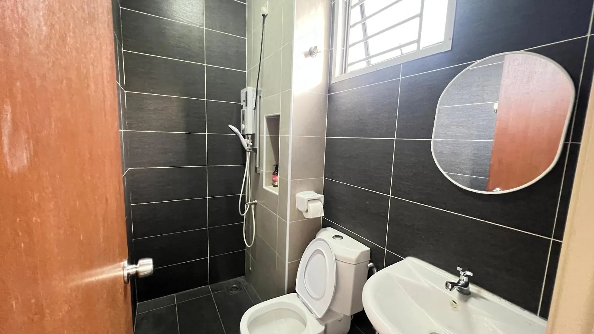 16Pax Seri Austin 4Bedroom 4Bath Nearby Toppen Aeon Tebrau ジョホールバル