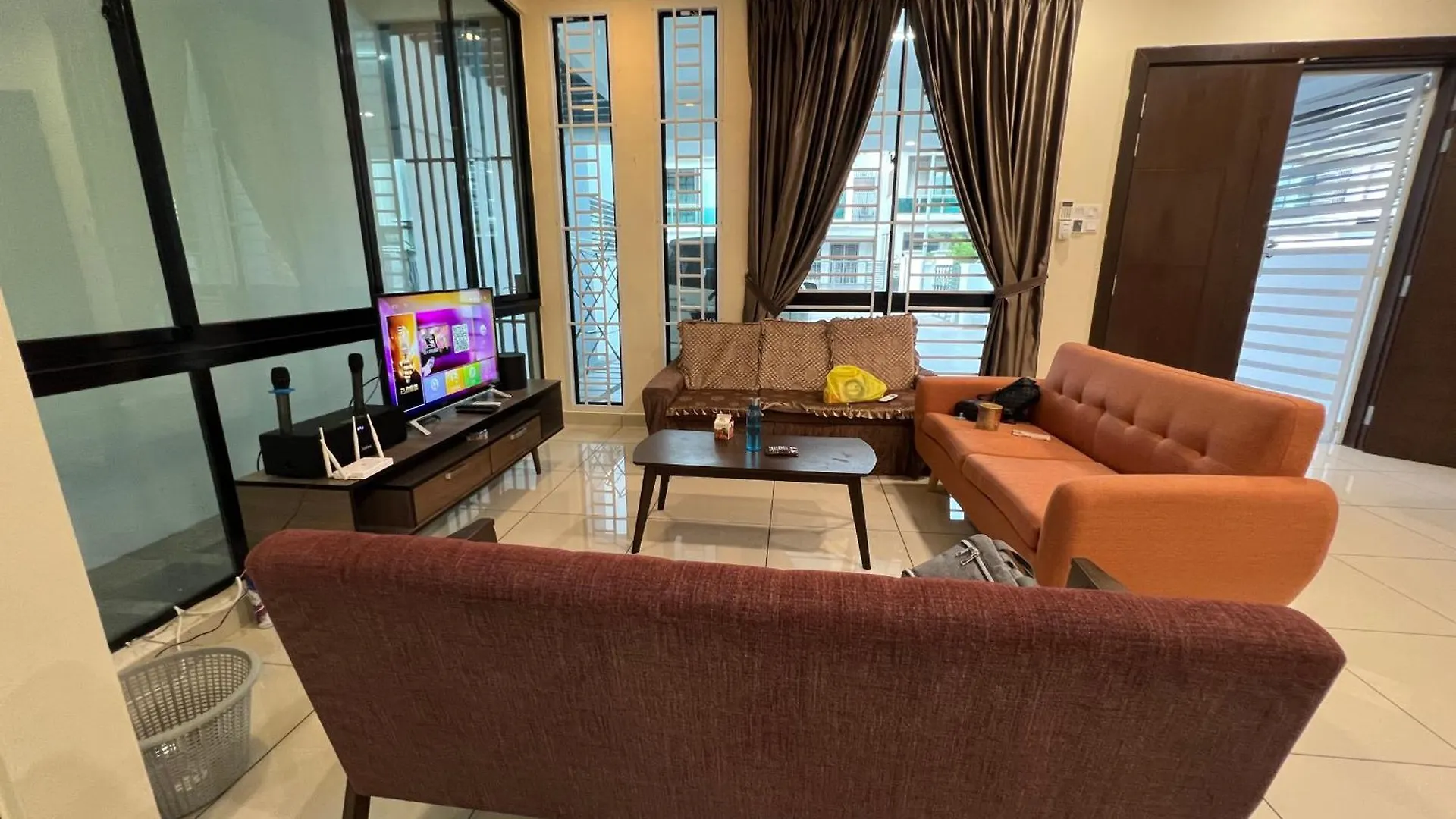 16Pax Seri Austin 4Bedroom 4Bath Nearby Toppen Aeon Tebrau ジョホールバル アパート